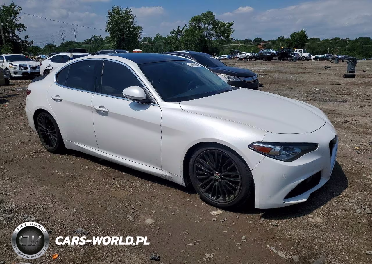 2017 Alfa Romeo Giulia Ti Q4 VIN:ZARFAEENXH7561937 - 4