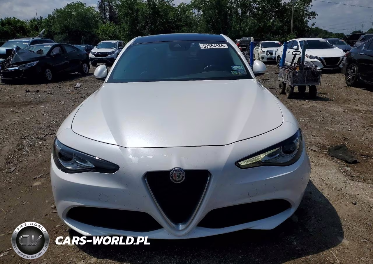 2017 Alfa Romeo Giulia Ti Q4 VIN:ZARFAEENXH7561937 - 5