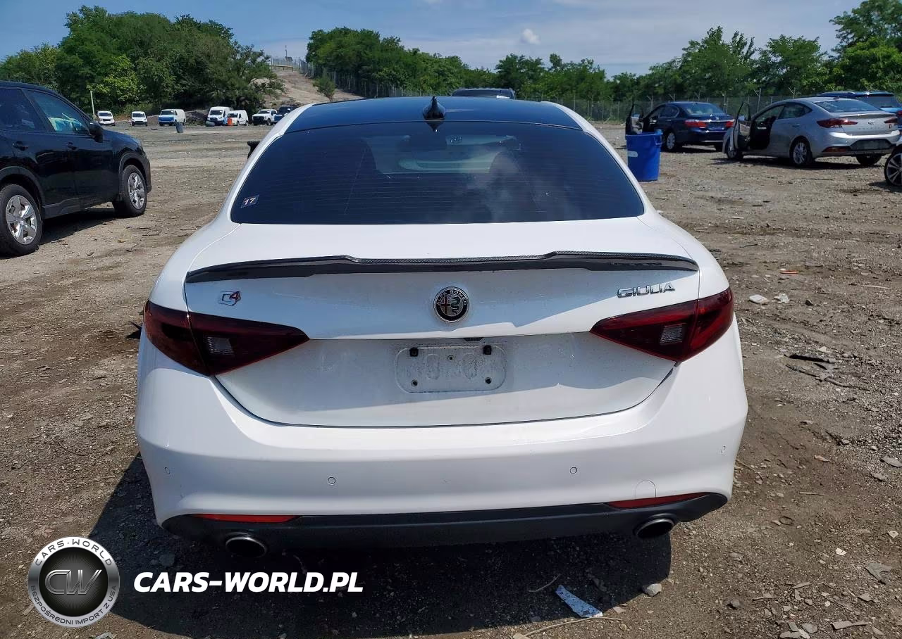2017 Alfa Romeo Giulia Ti Q4 VIN:ZARFAEENXH7561937 - 6