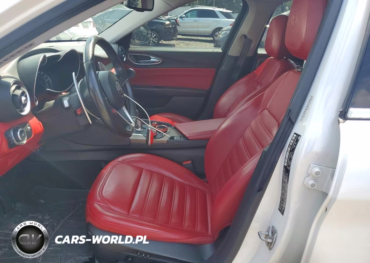 2017 Alfa Romeo Giulia Ti Q4 VIN:ZARFAEENXH7561937 - 7