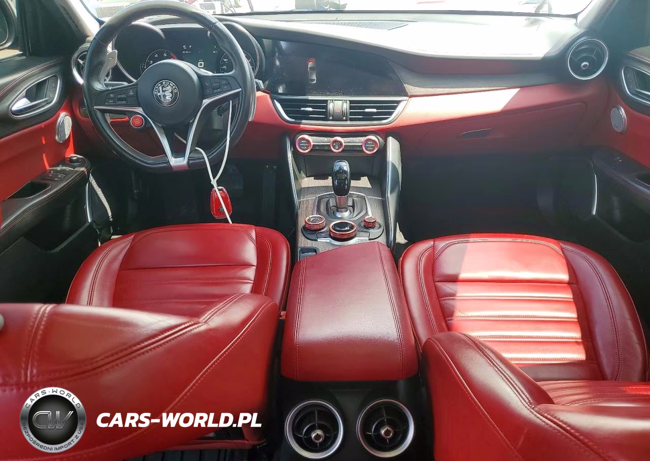 2017 Alfa Romeo Giulia Ti Q4 VIN:ZARFAEENXH7561937 - 8