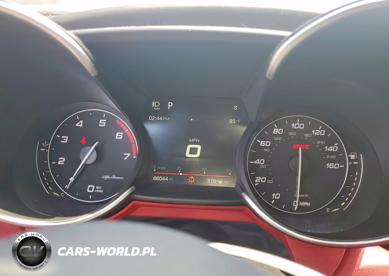 2017 Alfa Romeo Giulia Ti Q4 VIN:ZARFAEENXH7561937 - 9