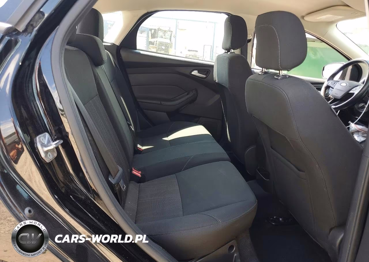 2018 Ford Focus Se VIN:1FADP3K28JL243719 - 10