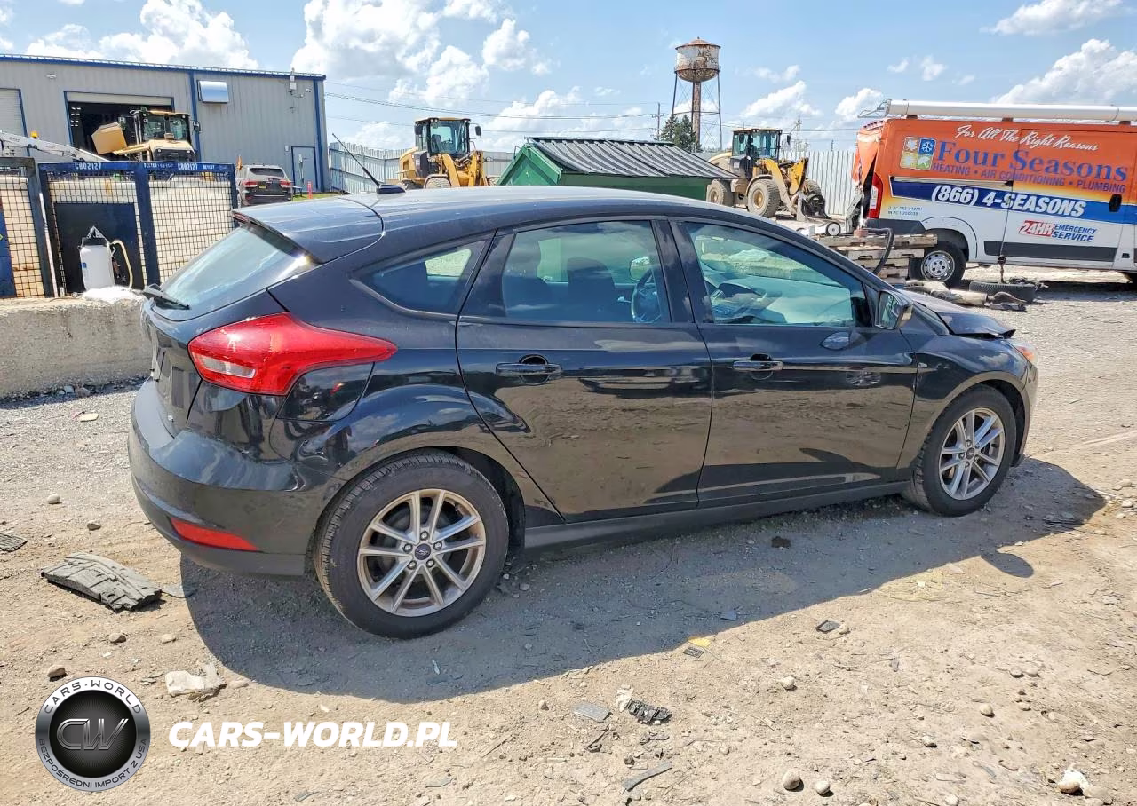 2018 Ford Focus Se VIN:1FADP3K28JL243719 - 3