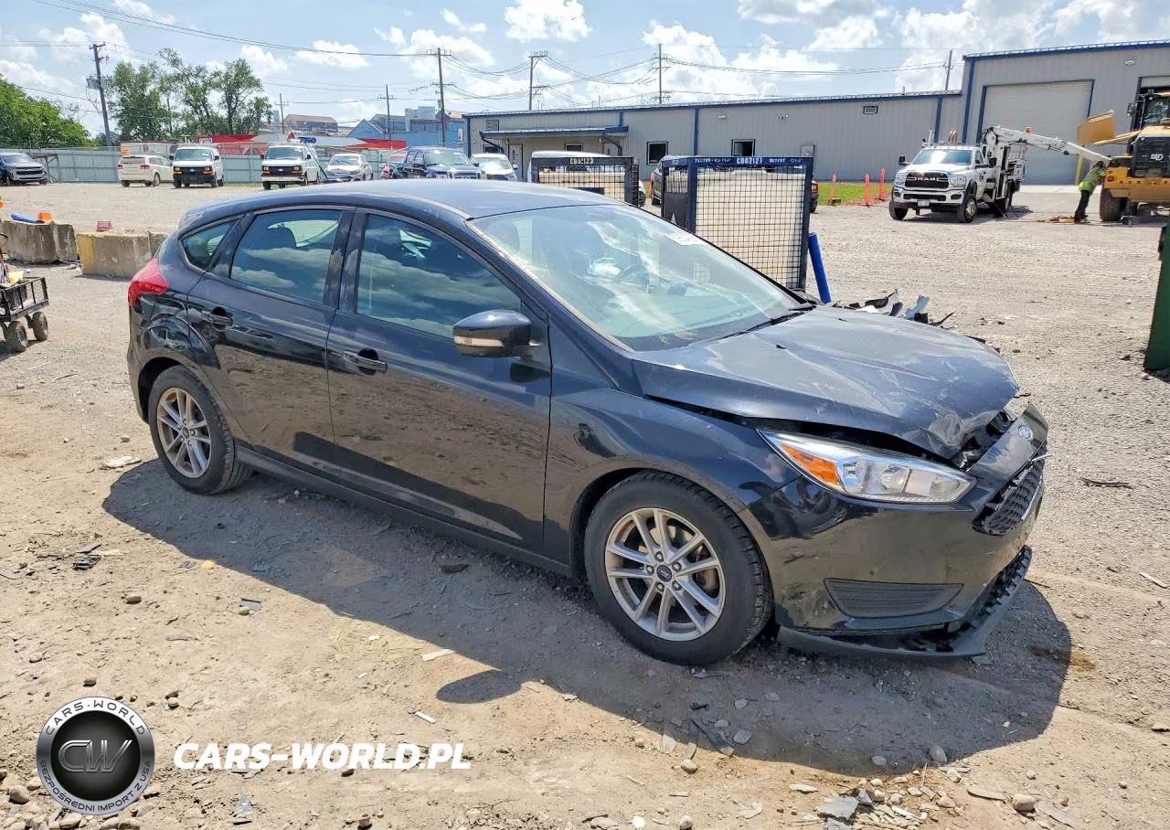 2018 Ford Focus Se VIN:1FADP3K28JL243719 - 4