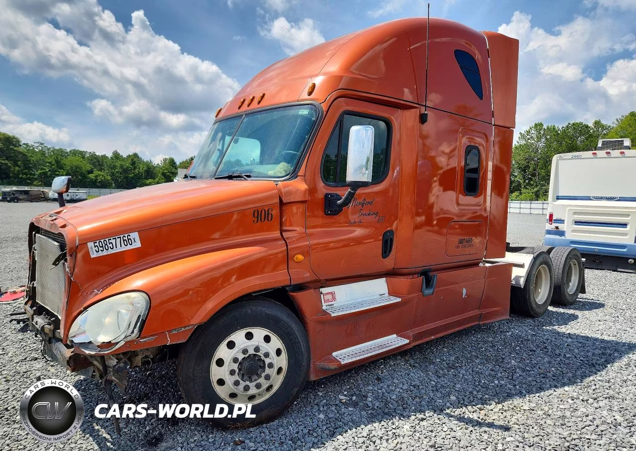 2013 Freightliner Cascadia Semi Truck