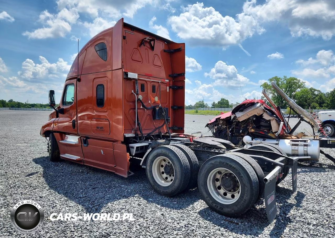 2013 Freightliner Cascadia Semi Truck VIN:1FUJGLDR4DSBS2800 - 2