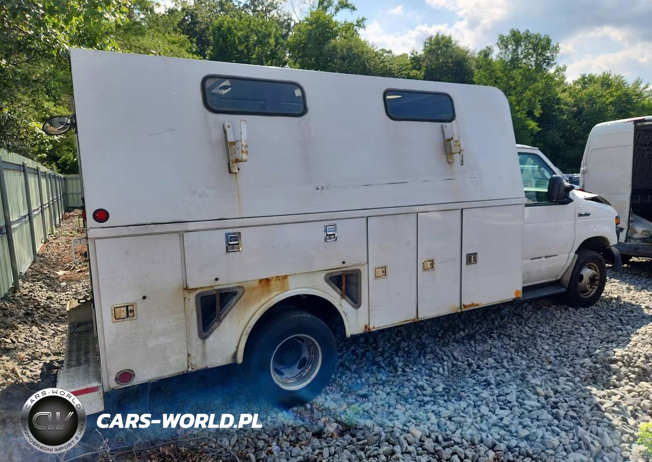 2010 Ford Econoline E450 Super Duty Cutaway Van VIN:1FDXE4FS9ADA72028 - 3