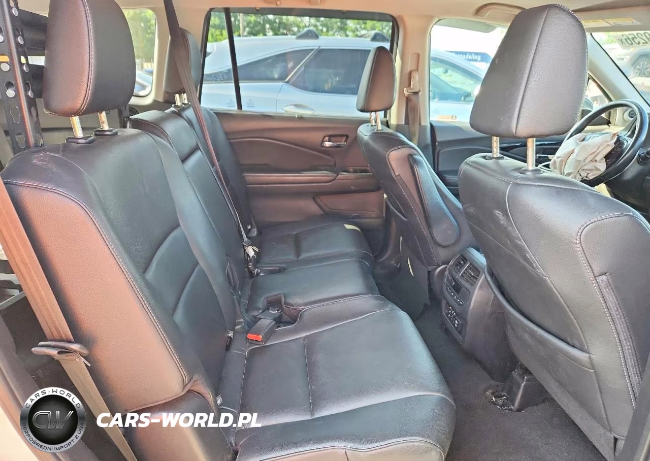 2018 Honda Pilot Touring VIN:5FNYF6H93JB065628 - 11
