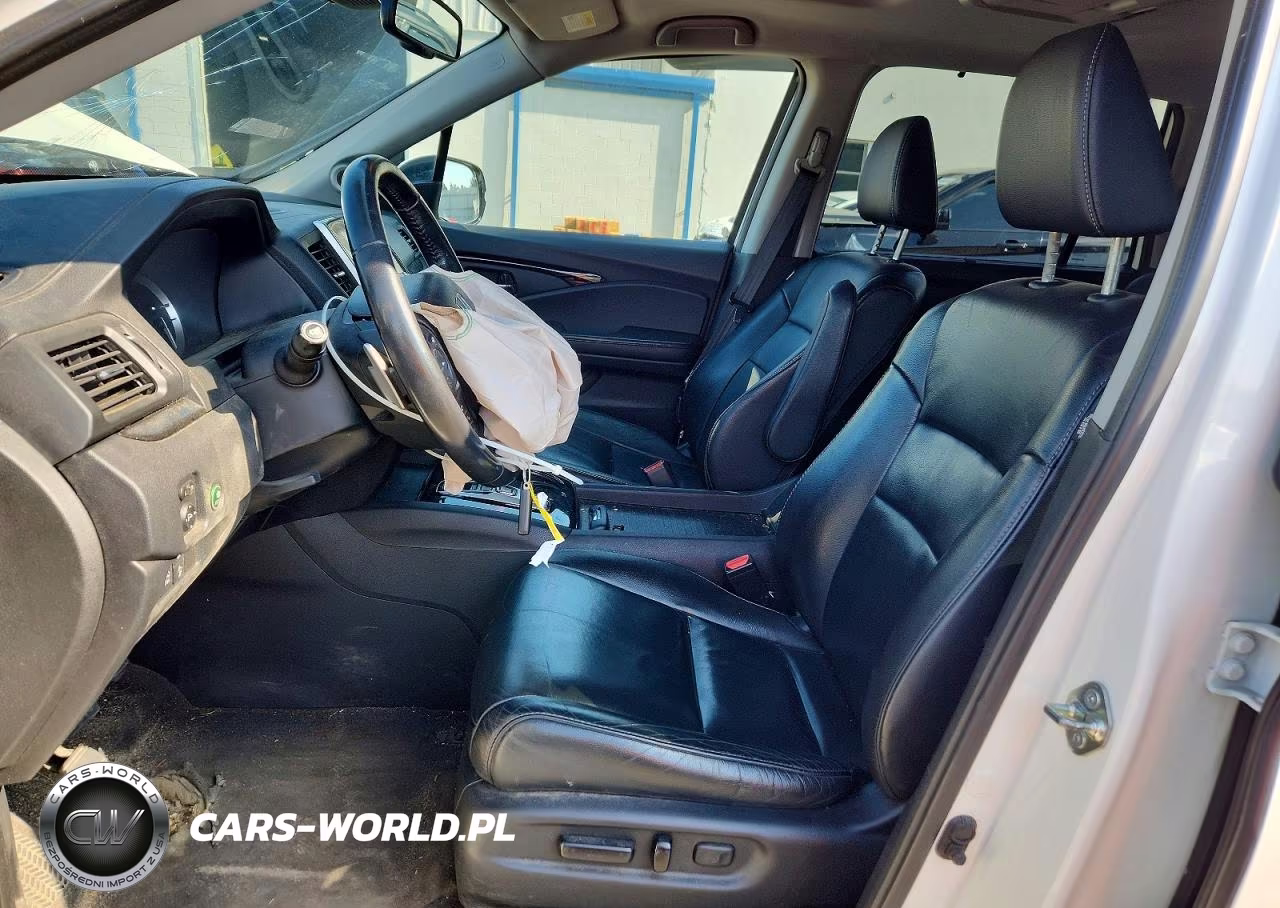 2018 Honda Pilot Touring VIN:5FNYF6H93JB065628 - 7