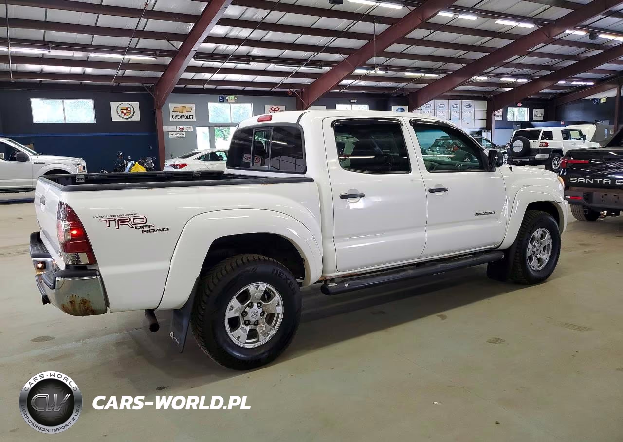 2011 Toyota Tacoma Double Cab VIN:3TMLU4EN3BM067849 - 3