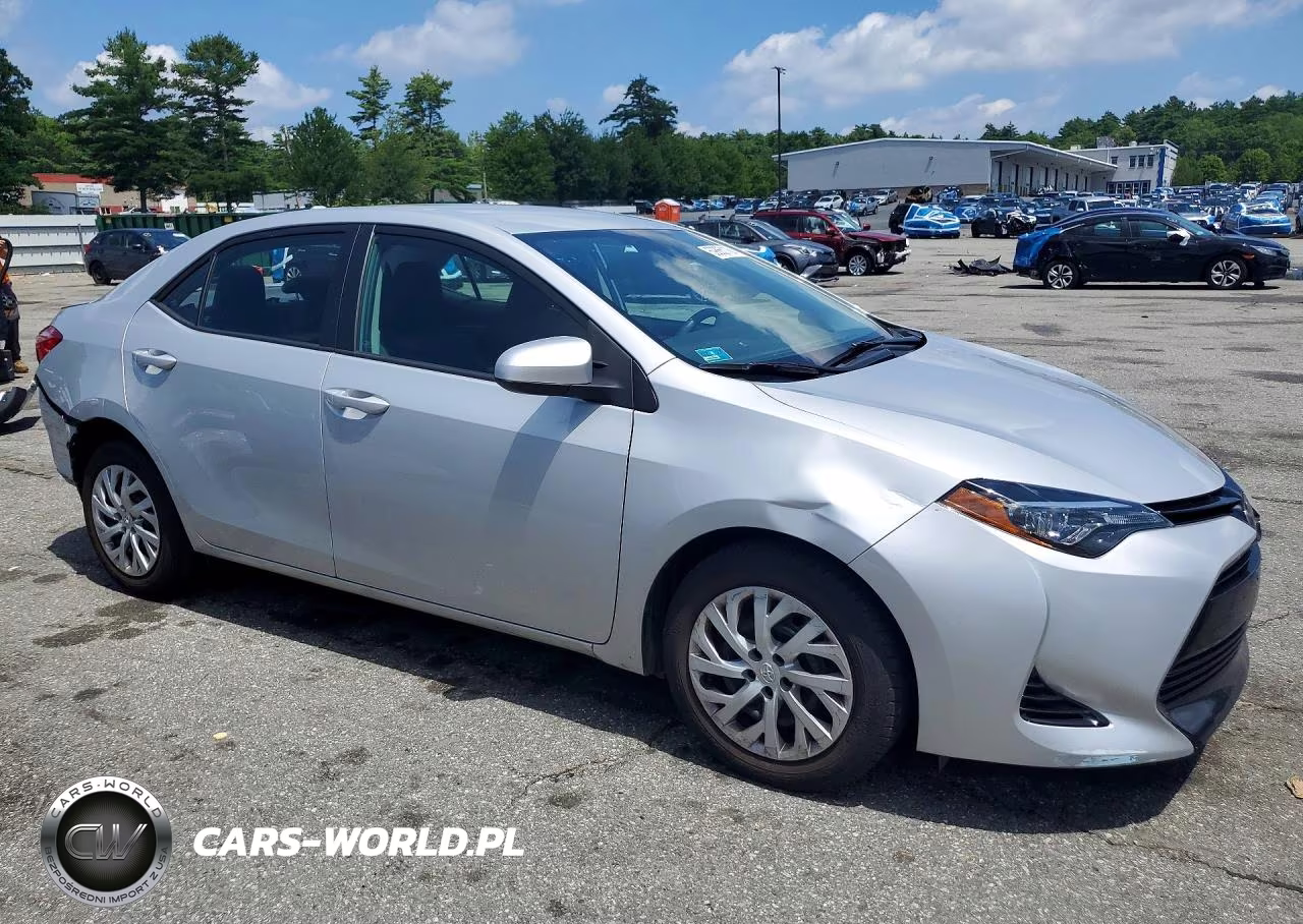 2018 Toyota Corolla Le VIN:2T1BURHE1JC073113 - 4