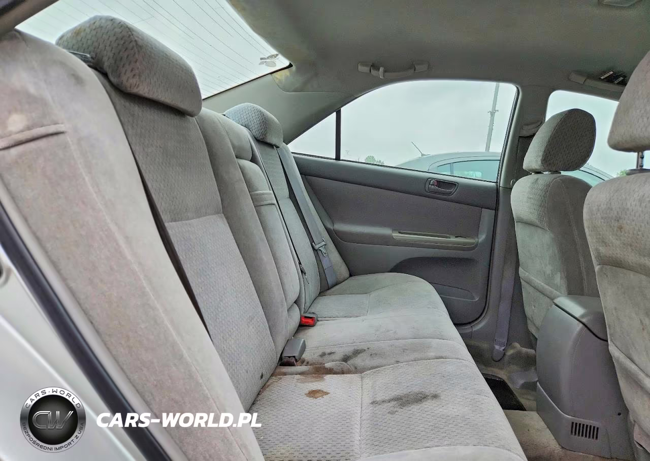 2003 Toyota Camry Le VIN:4T1BE32KX3U260487 - 10