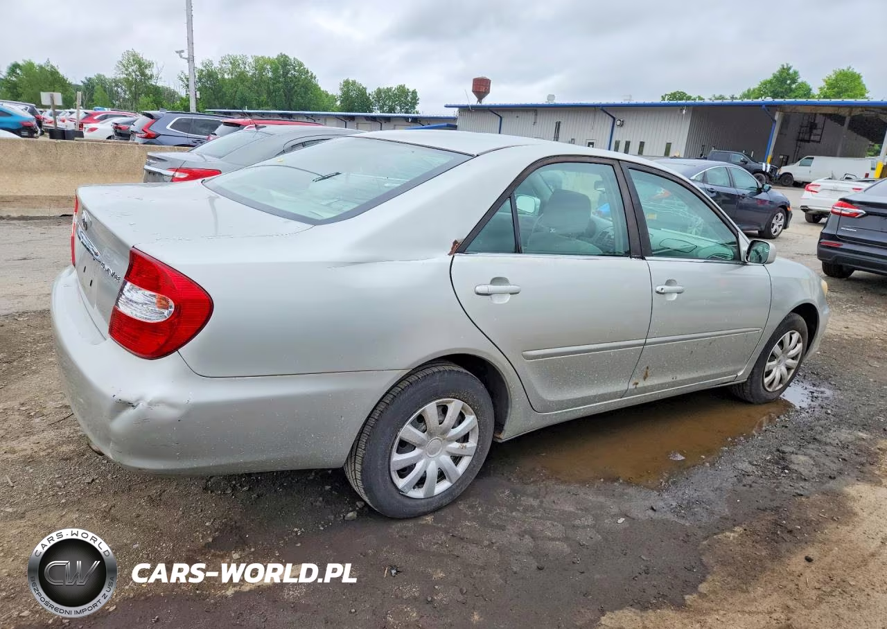 2003 Toyota Camry Le VIN:4T1BE32KX3U260487 - 3