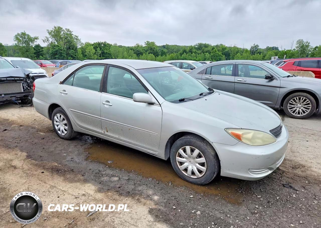 2003 Toyota Camry Le VIN:4T1BE32KX3U260487 - 4