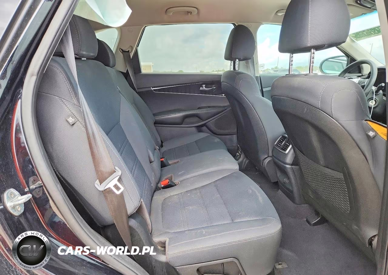 2019 Kia Sorento L VIN:5XYPG4A35KG569496 - 11
