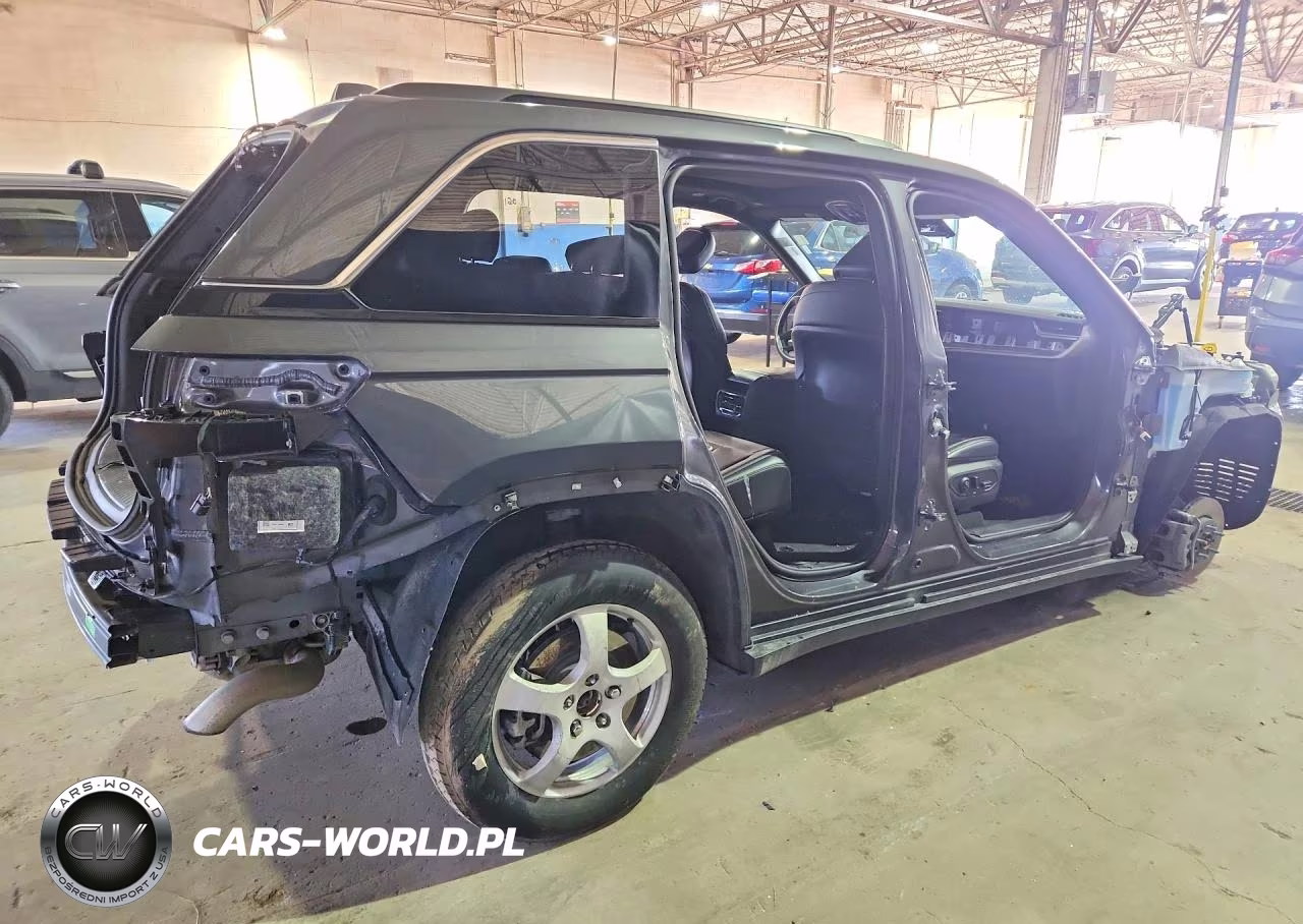 2025 Jeep Grand Cherokee 4Xe VIN:1C4RJYB64S8692563 - 3