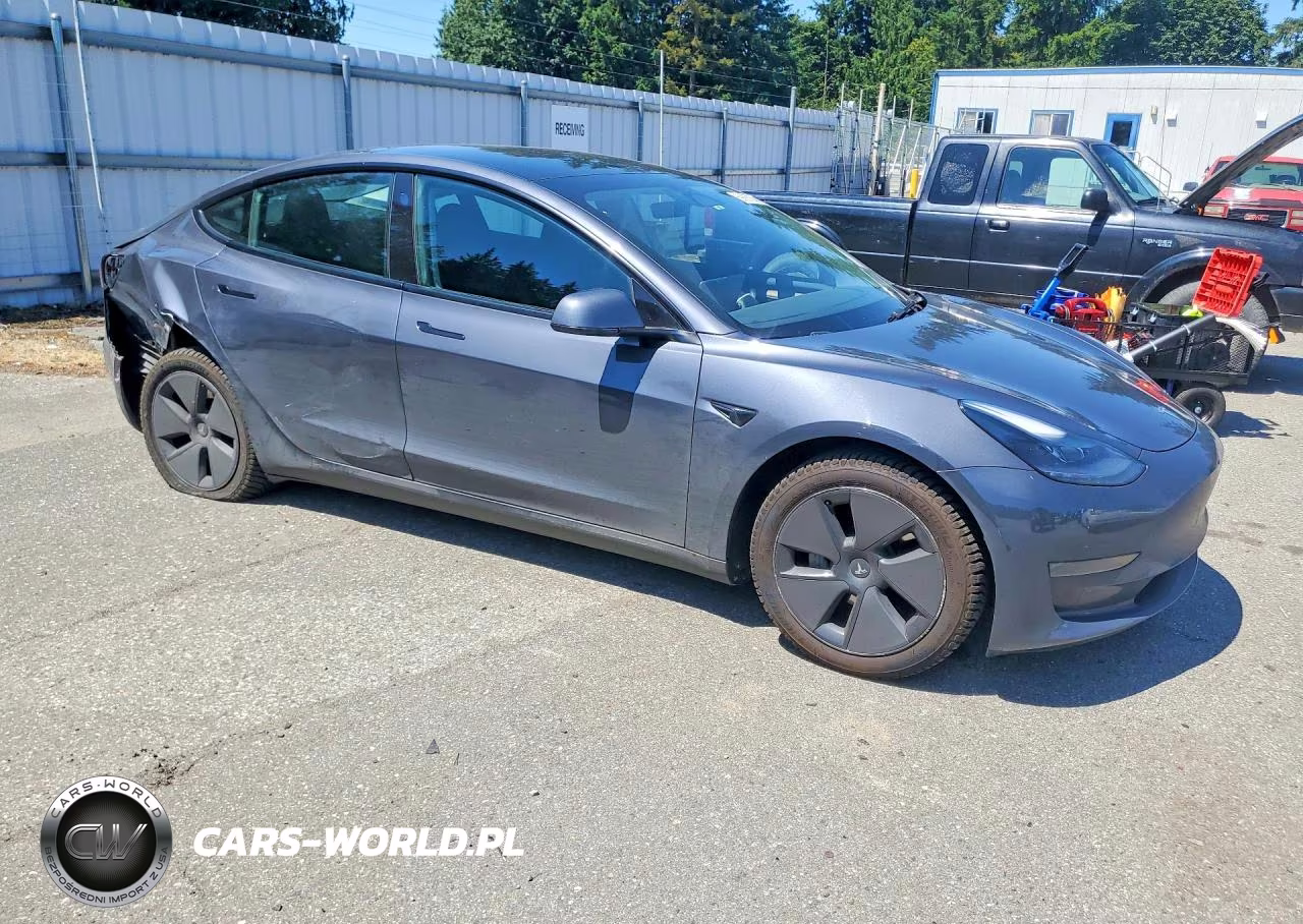2023 Tesla Model 3 VIN:5YJ3E1EA8PF690582 - 4