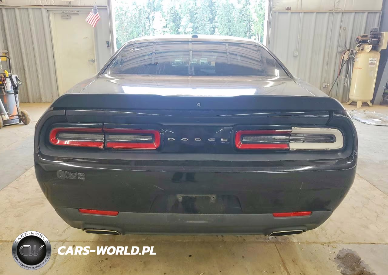 2018 Dodge Challenger Sxt VIN:2C3CDZAG8JH339205 - 6
