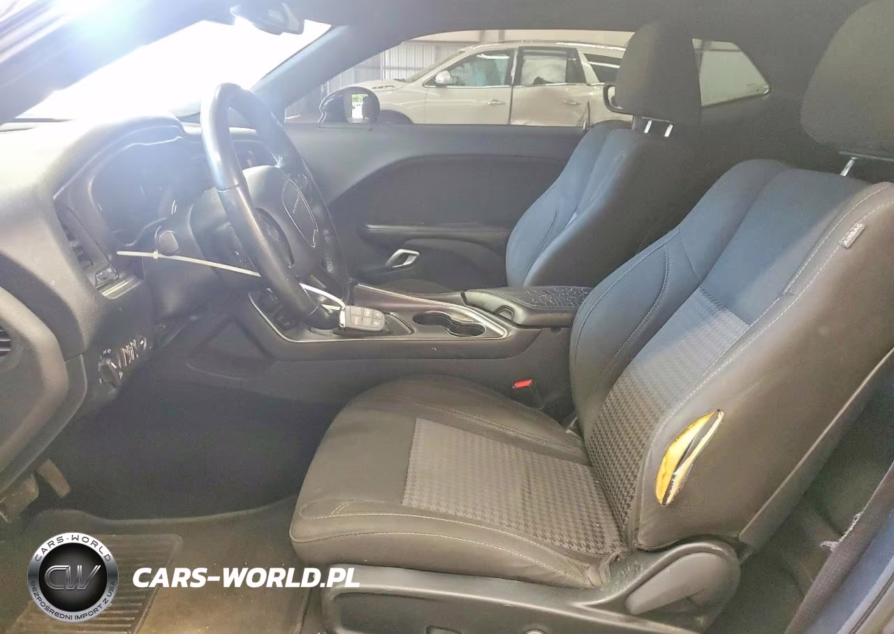 2018 Dodge Challenger Sxt VIN:2C3CDZAG8JH339205 - 7