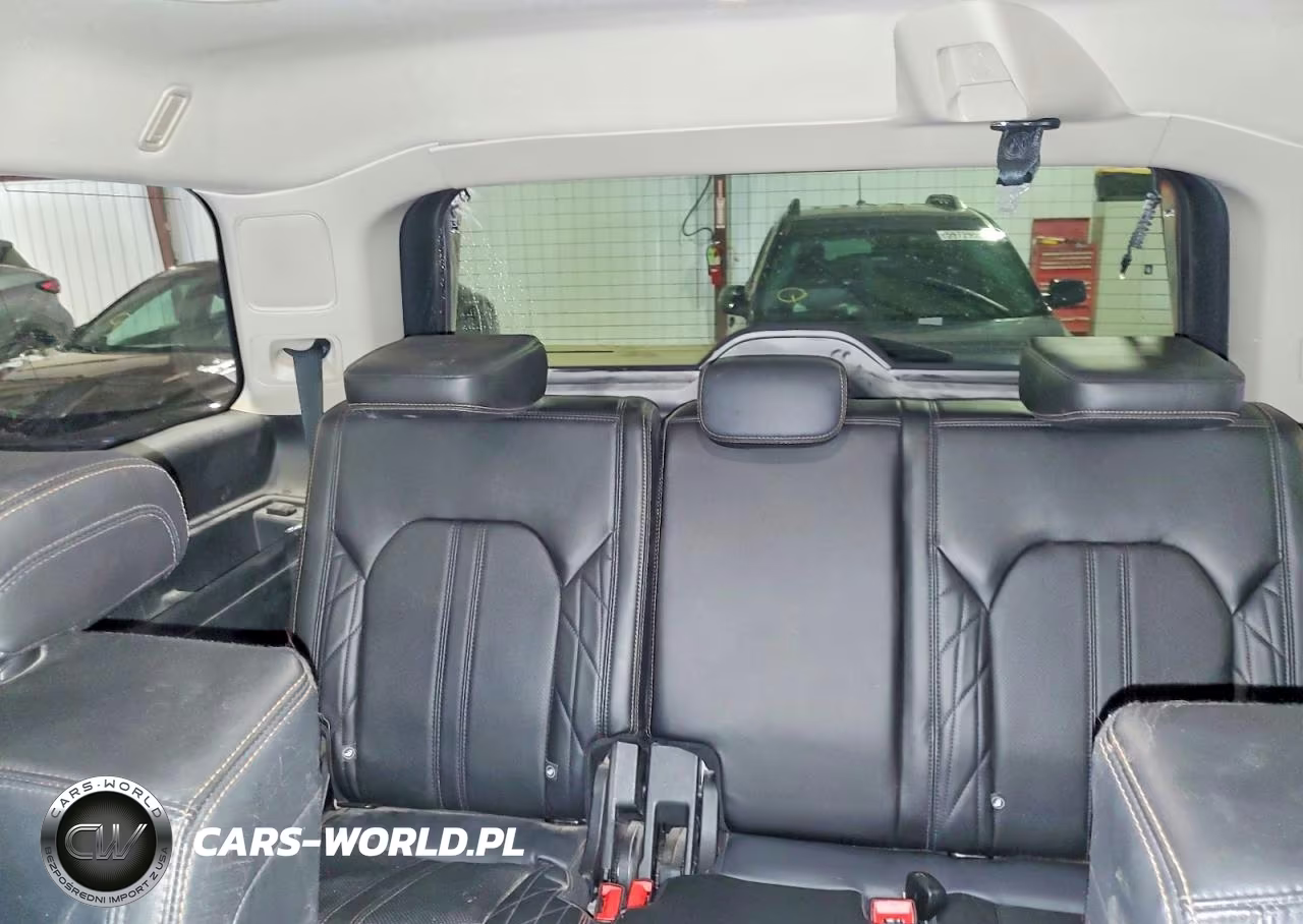 2018 Ford Expedition Platinum VIN:1FMJU1MT5JEA60956 - 10