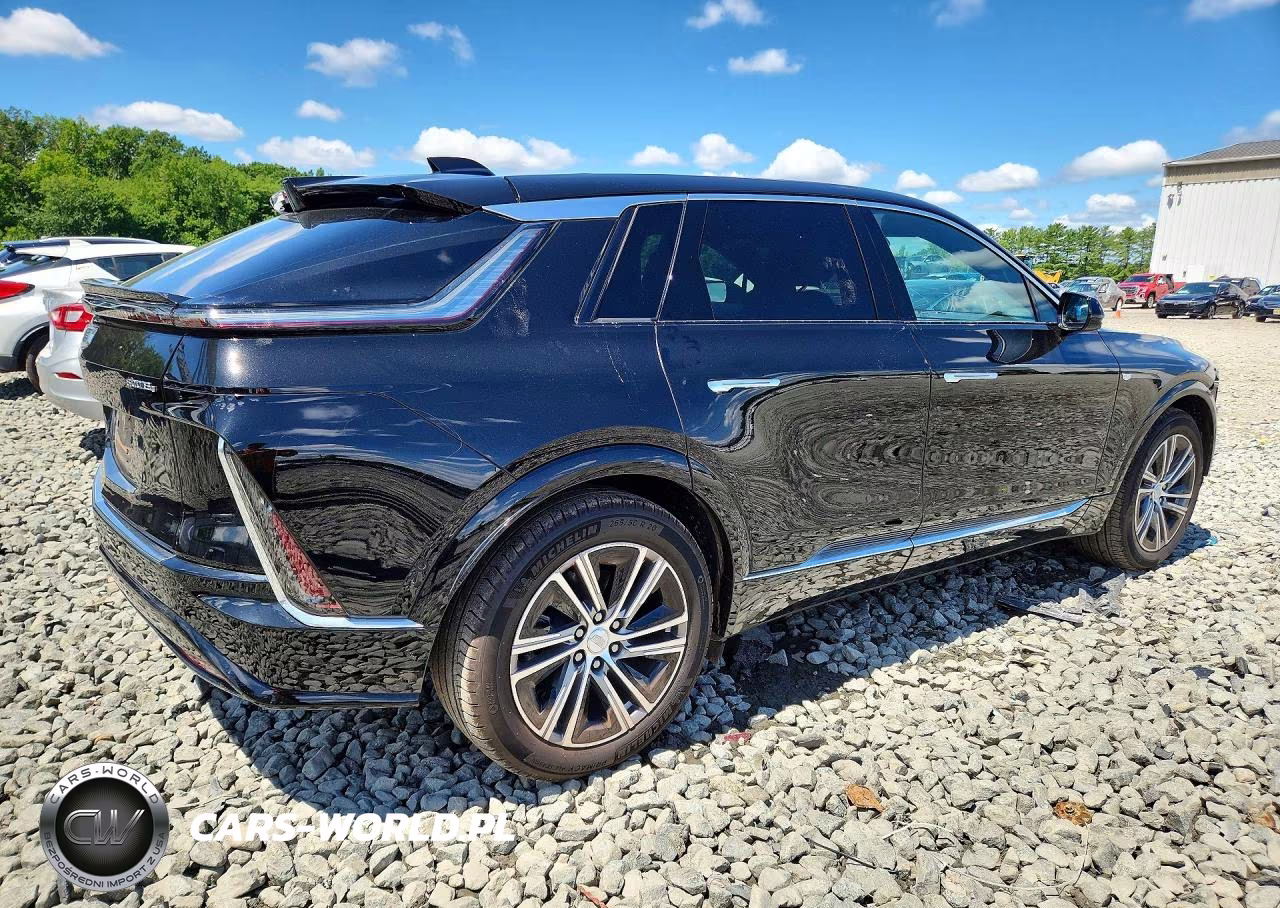 2025 Cadillac Lyriq Luxury VIN:1GYKPNRL1SZ306664 - 3