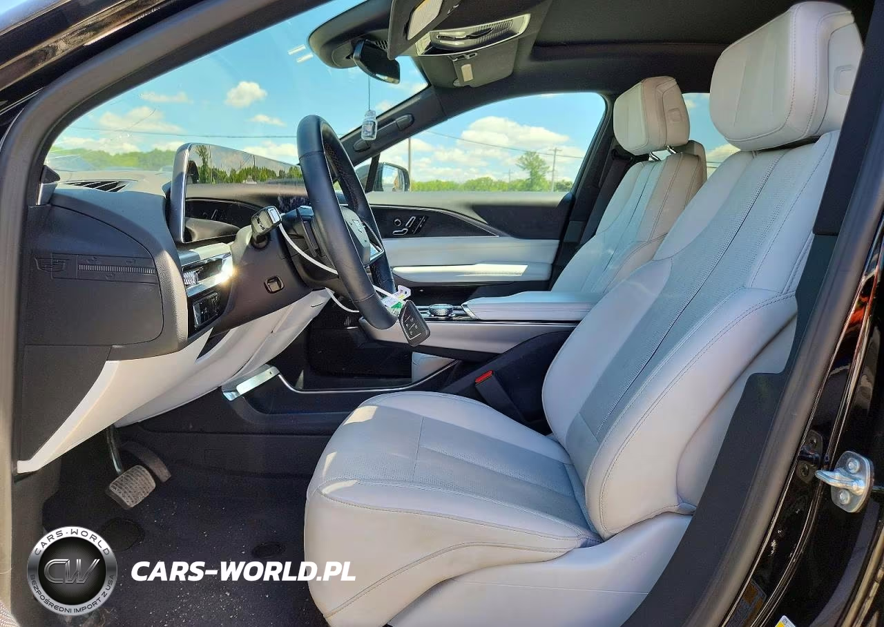 2025 Cadillac Lyriq Luxury VIN:1GYKPNRL1SZ306664 - 7