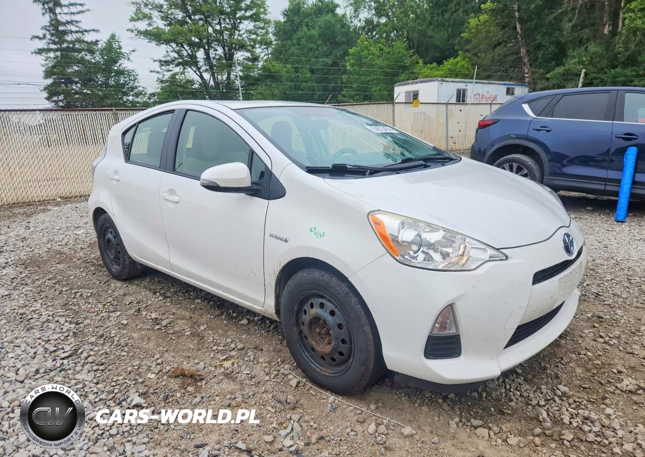 2014 Toyota Prius C One VIN:JTDKDTB33E1562465 - 4
