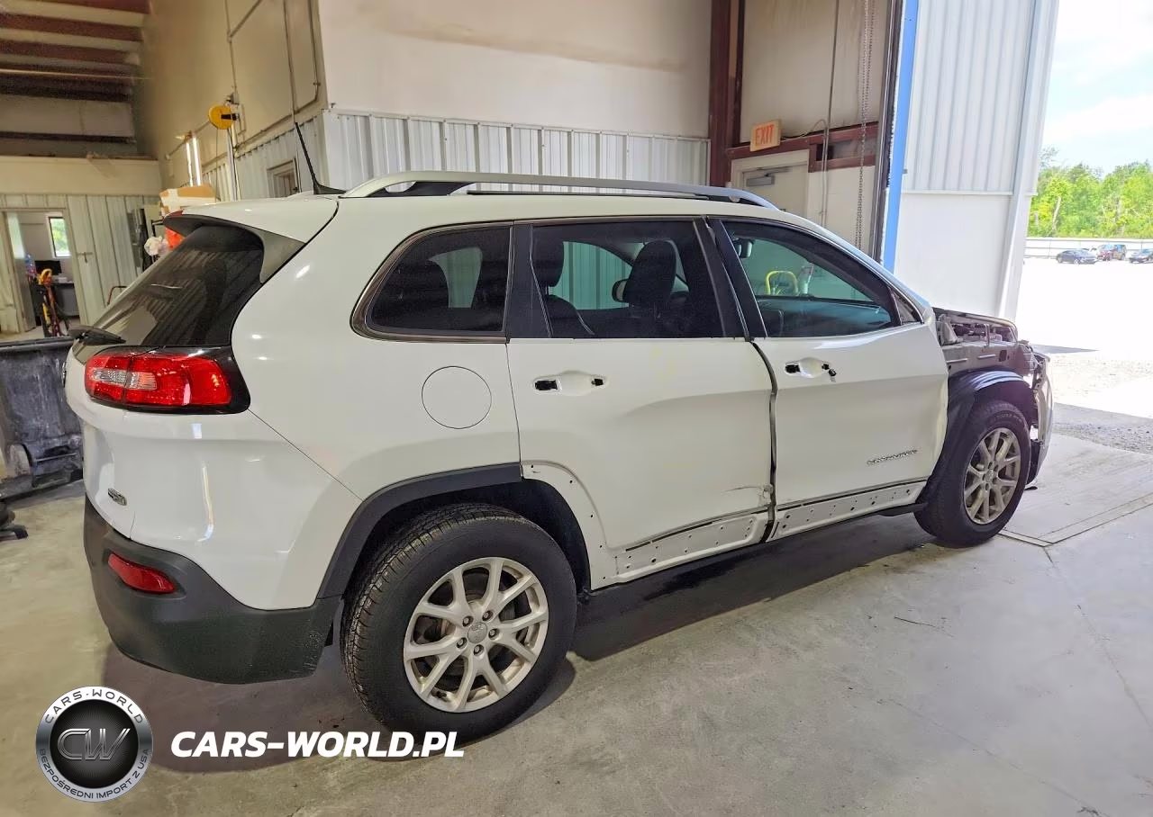 2016 Jeep Cherokee Latitude VIN:1C4PJMCB0GW132540 - 3