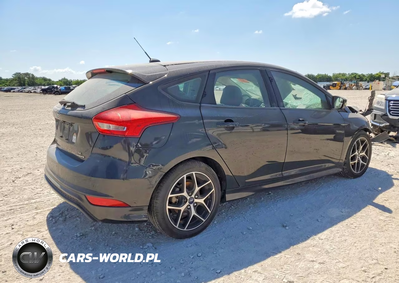 2015 Ford Focus VIN:1FADP3K29FL210655 - 3