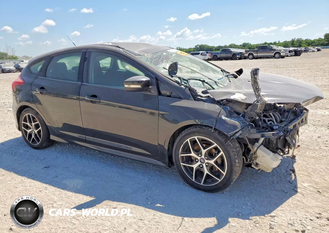 2015 Ford Focus VIN:1FADP3K29FL210655 - 4