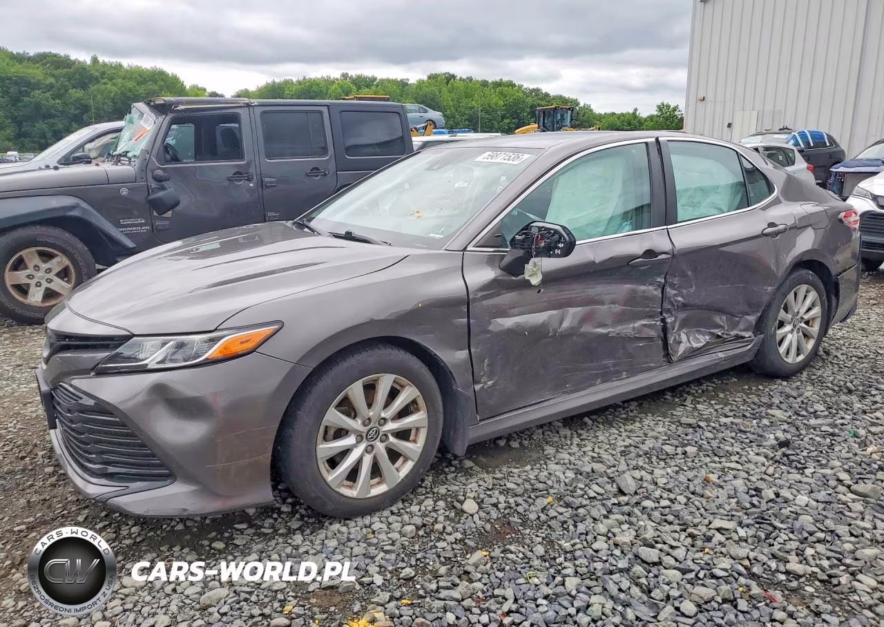 2020 Toyota Camry Le – zdjęcie 1 z 12