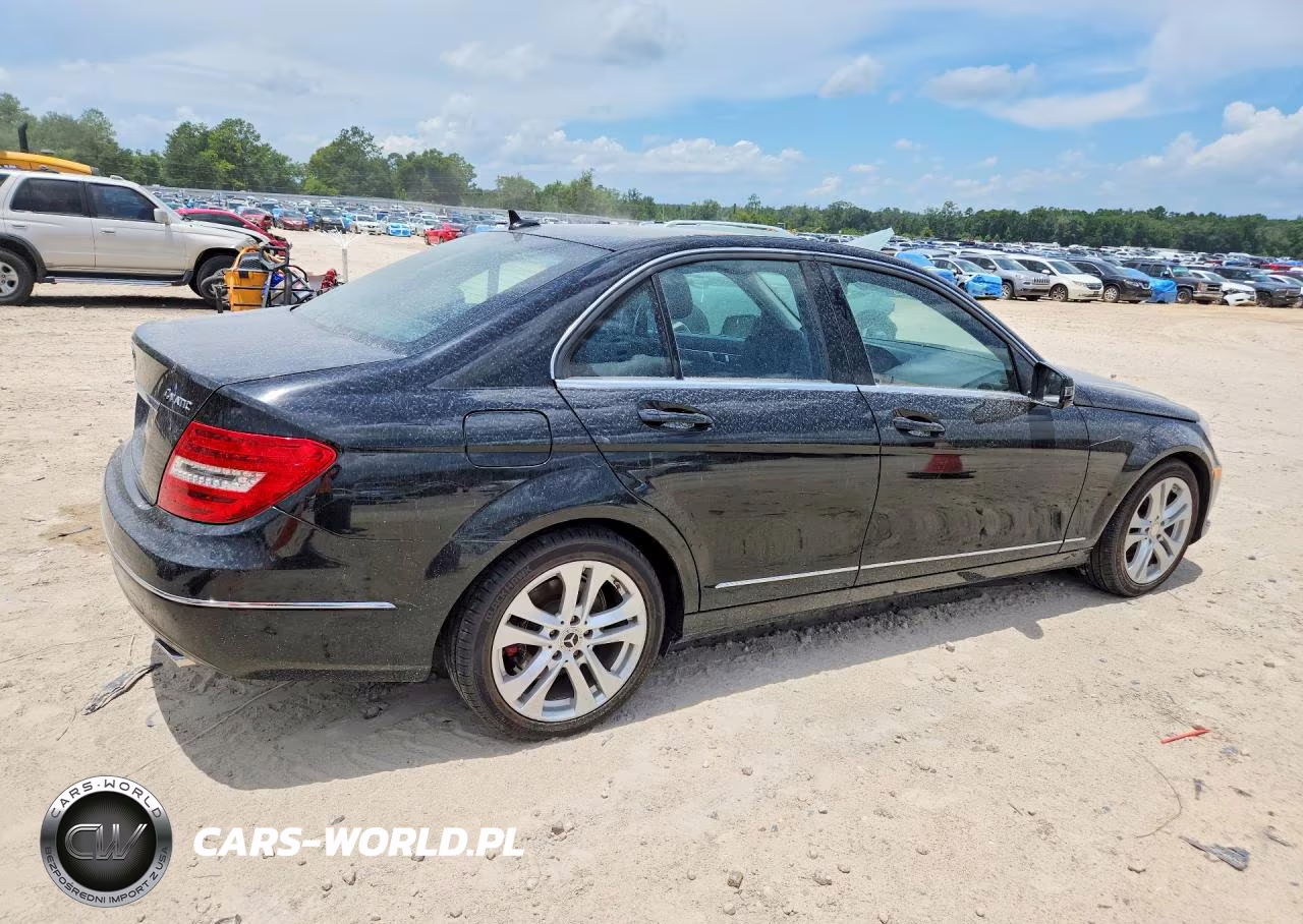 2012 Mercedes-Benz C 300 4Matic VIN:WDDGF8BB4CR191678 - 3