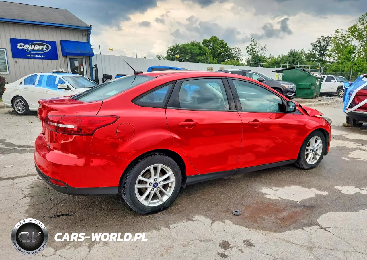 2016 Ford Focus Se VIN:1FADP3F25GL325362 - 3