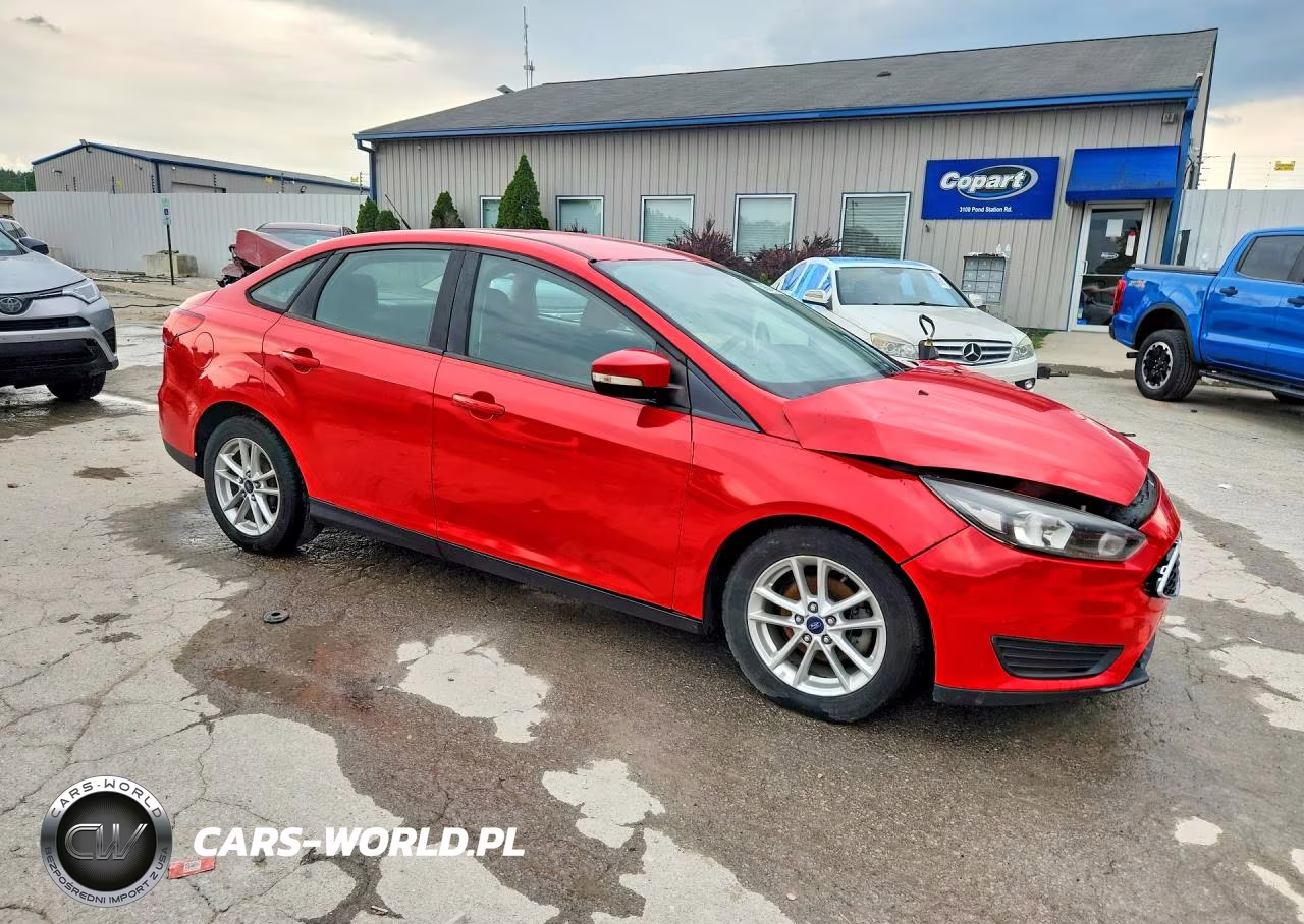 2016 Ford Focus Se VIN:1FADP3F25GL325362 - 4