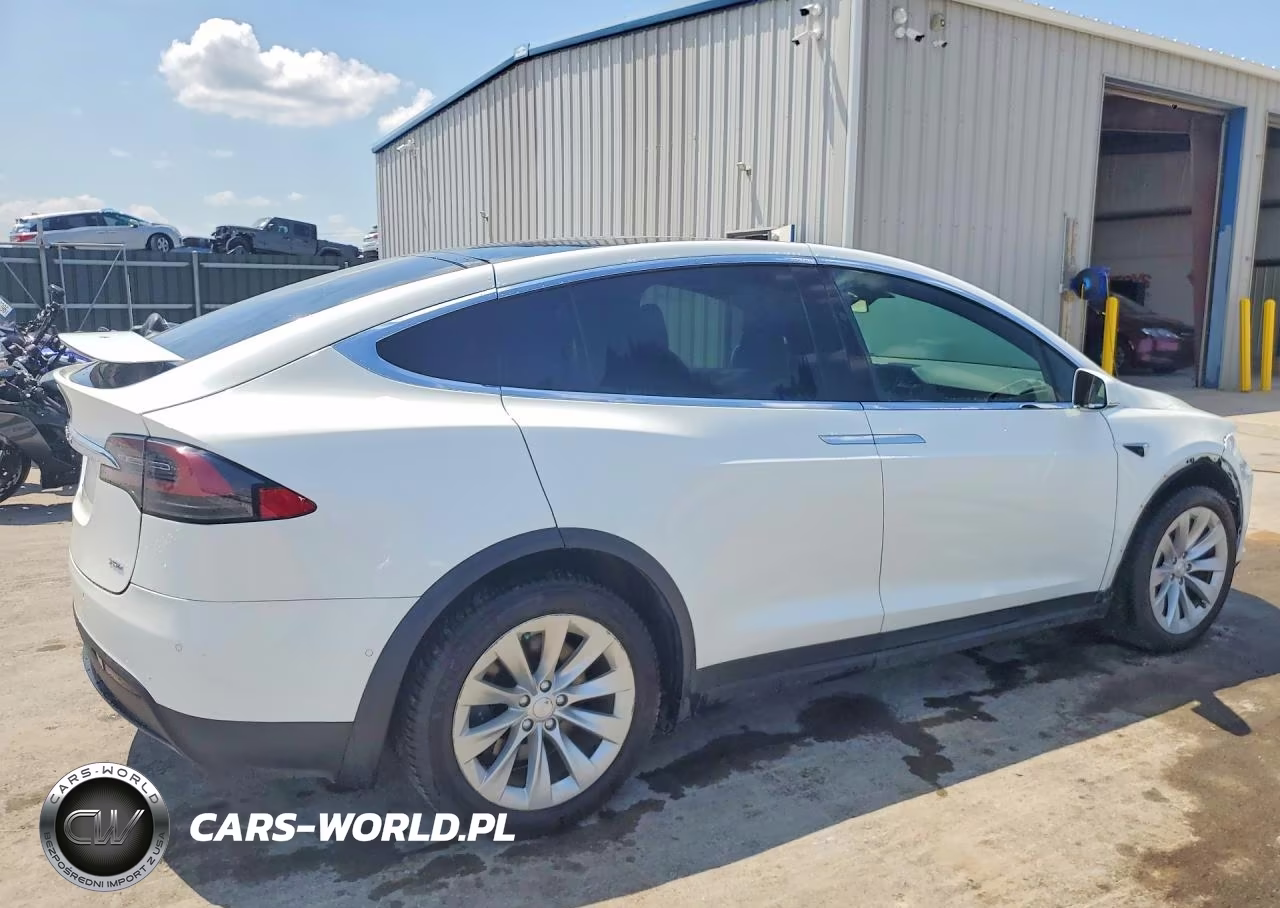 2018 Tesla Model X VIN:5YJXCAE23JF121274 - 3