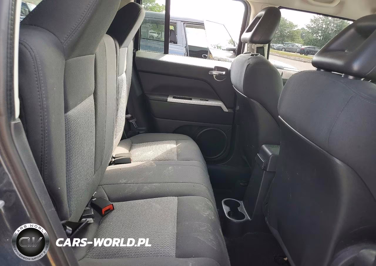 2008 Jeep Patriot Sport VIN:1J8FT28W58D668265 - 10