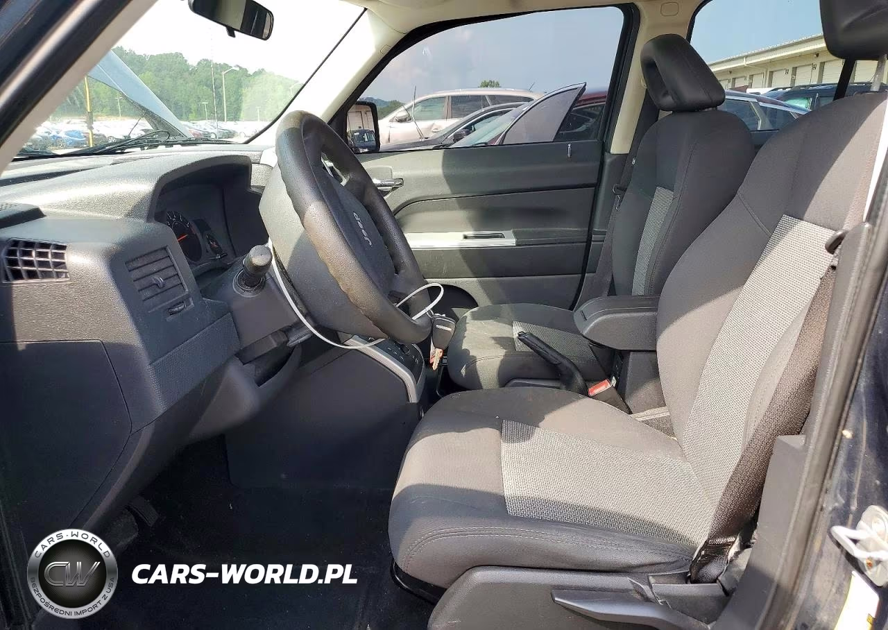 2008 Jeep Patriot Sport VIN:1J8FT28W58D668265 - 7