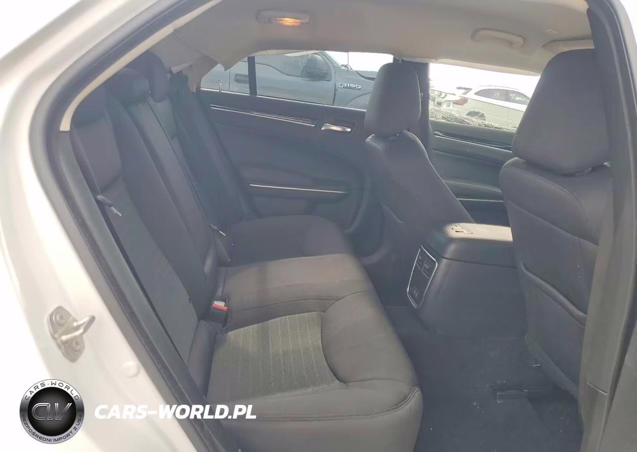 2023 Chrysler 300 Touring VIN:2C3CCAAG0PH664864 - 10