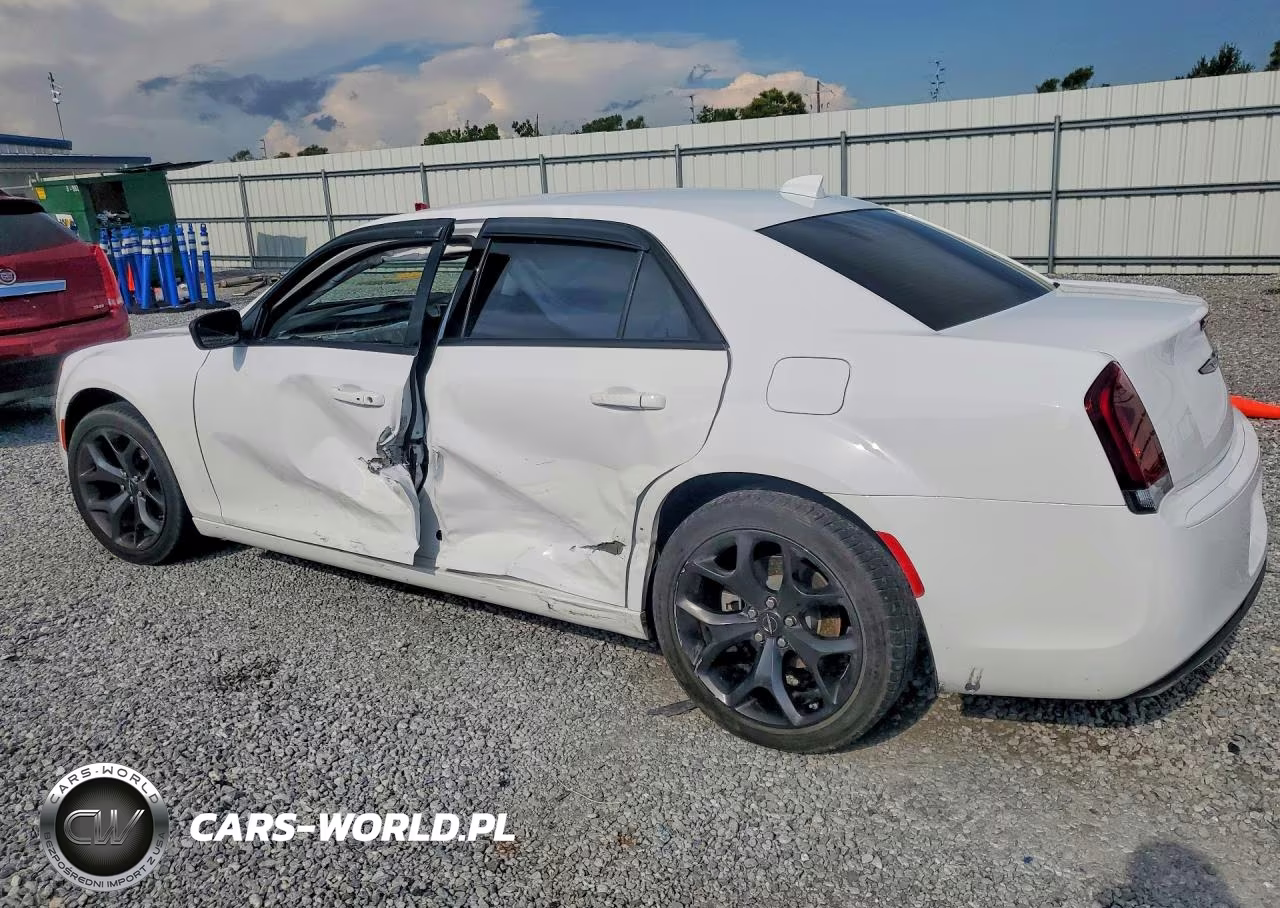 2023 Chrysler 300 Touring VIN:2C3CCAAG0PH664864 - 2
