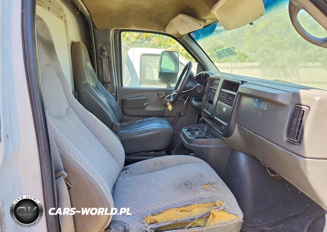 2007 Chevrolet Express G3500 VIN:1GBJG31U571100767 - 10