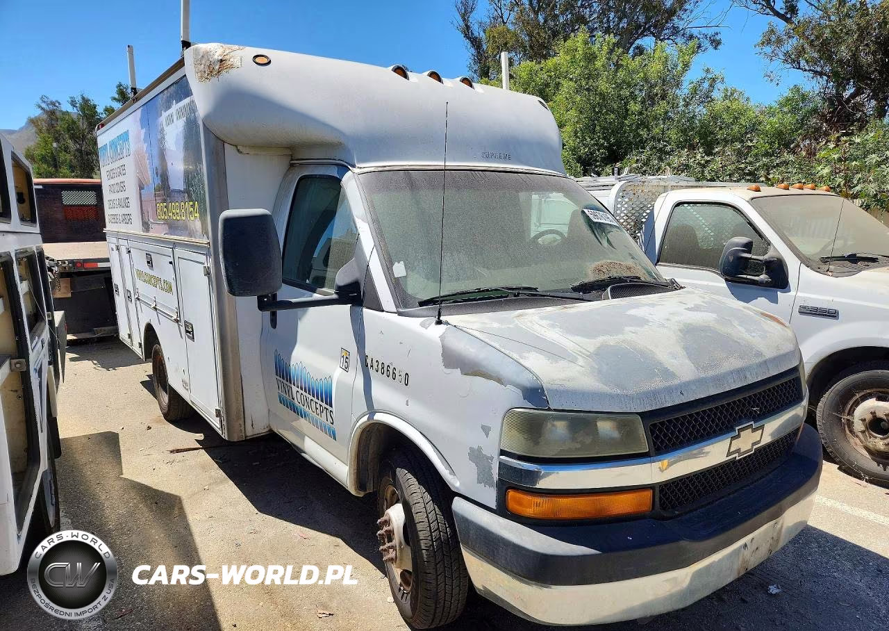 2007 Chevrolet Express G3500 VIN:1GBJG31U571100767 - 4