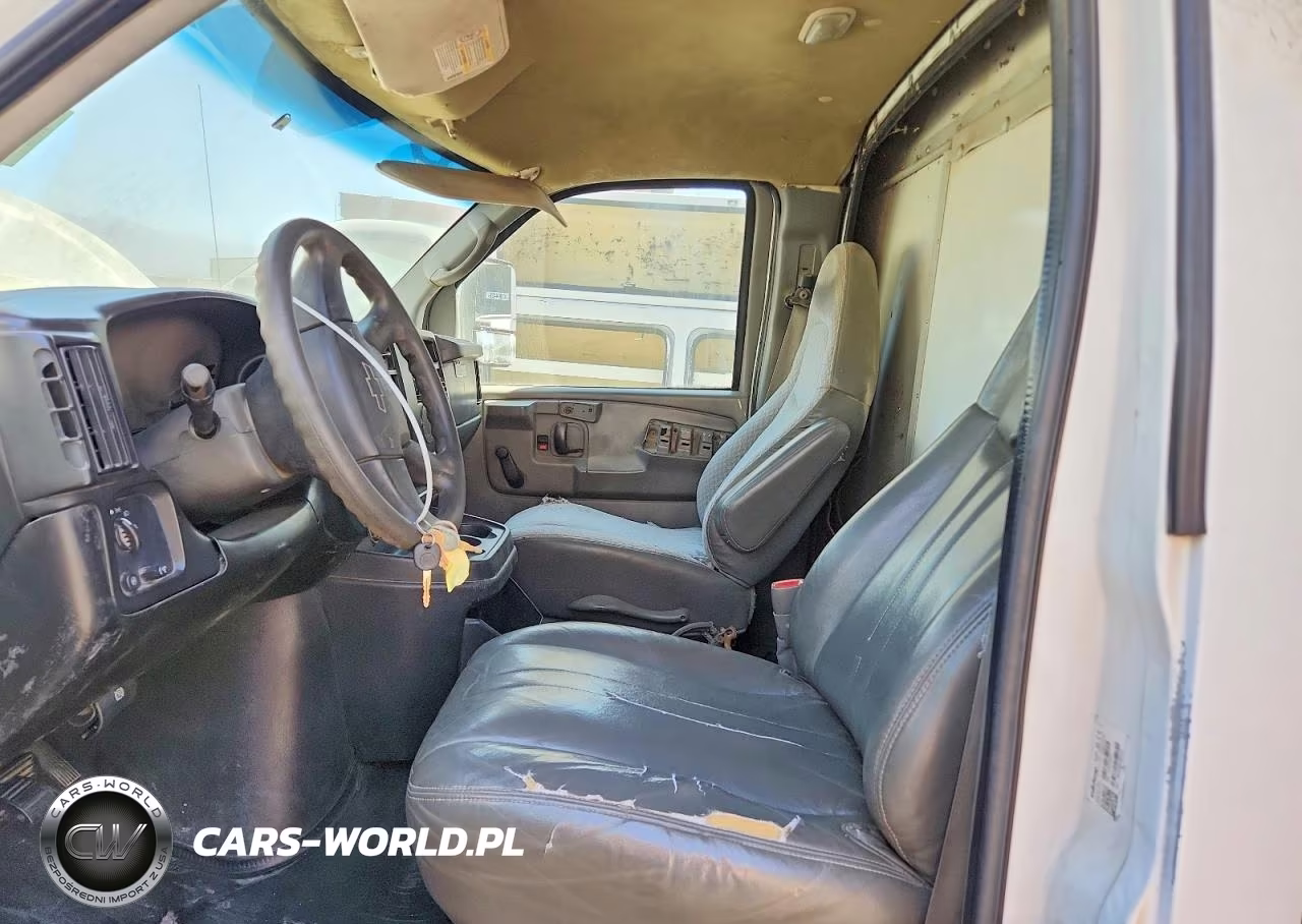 2007 Chevrolet Express G3500 VIN:1GBJG31U571100767 - 7