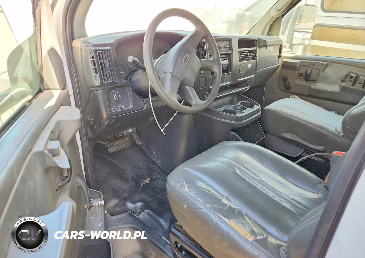 2007 Chevrolet Express G3500 VIN:1GBJG31U571100767 - 8