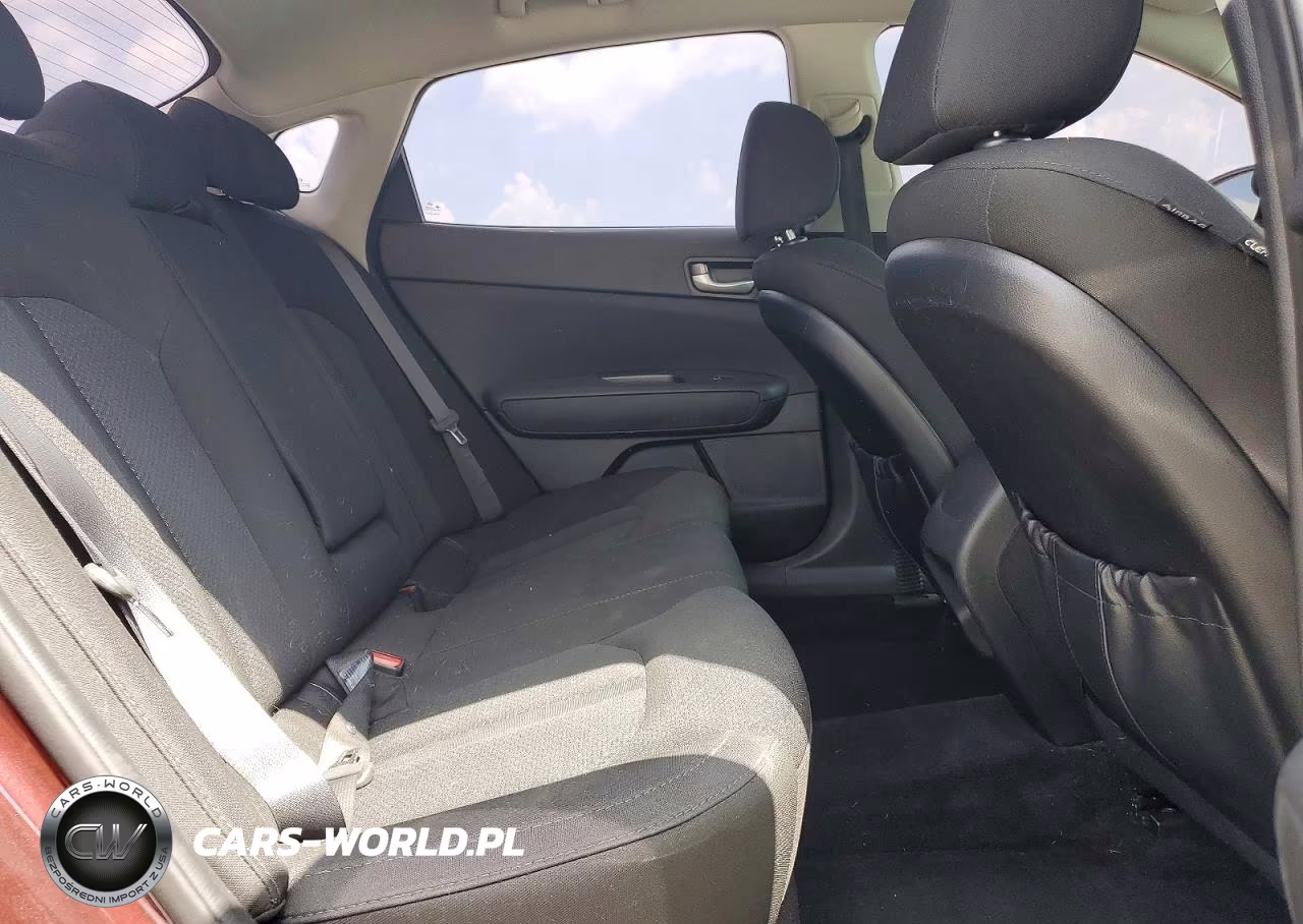 2018 Kia Optima Lx VIN:5XXGT4L32JG245000 - 10
