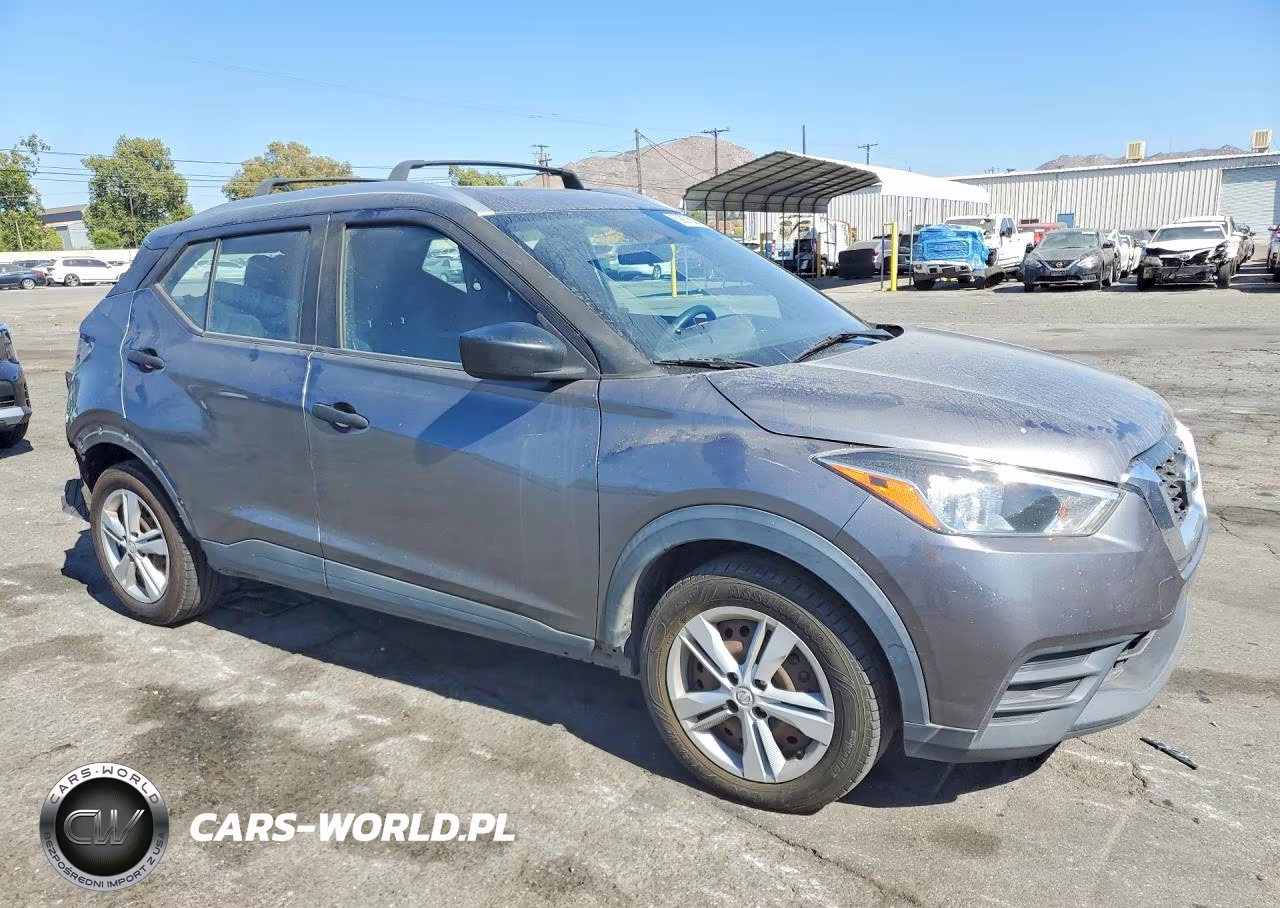 2018 Nissan Kicks S VIN:3N1CP5CU8JL523519 - 4