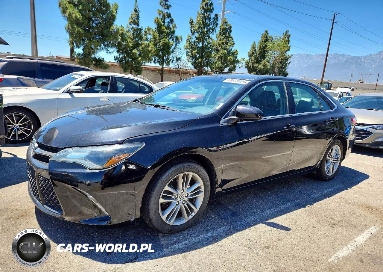 2015 Toyota Camry Le – zdjęcie 1 z 12