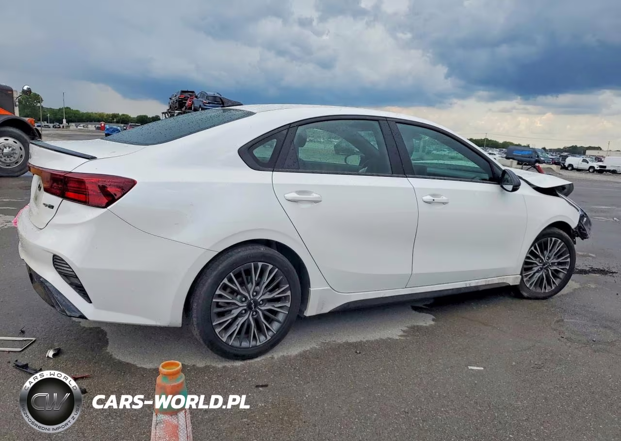 2024 Kia Forte Gt Line VIN:3KPF54AD0RE726157 - 3