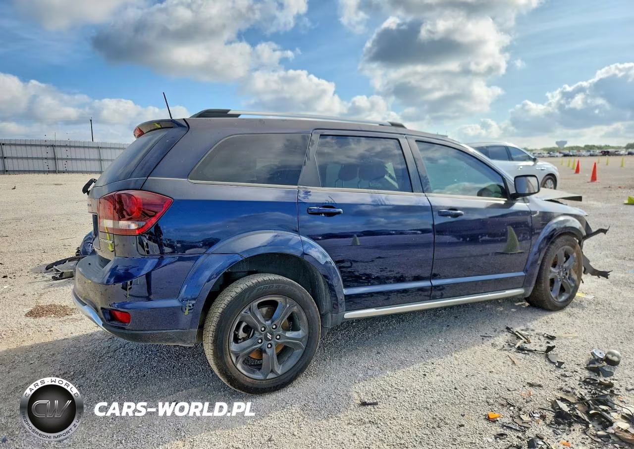 2020 Dodge Journey Crossroad VIN:3C4PDCGB2LT188572 - 3