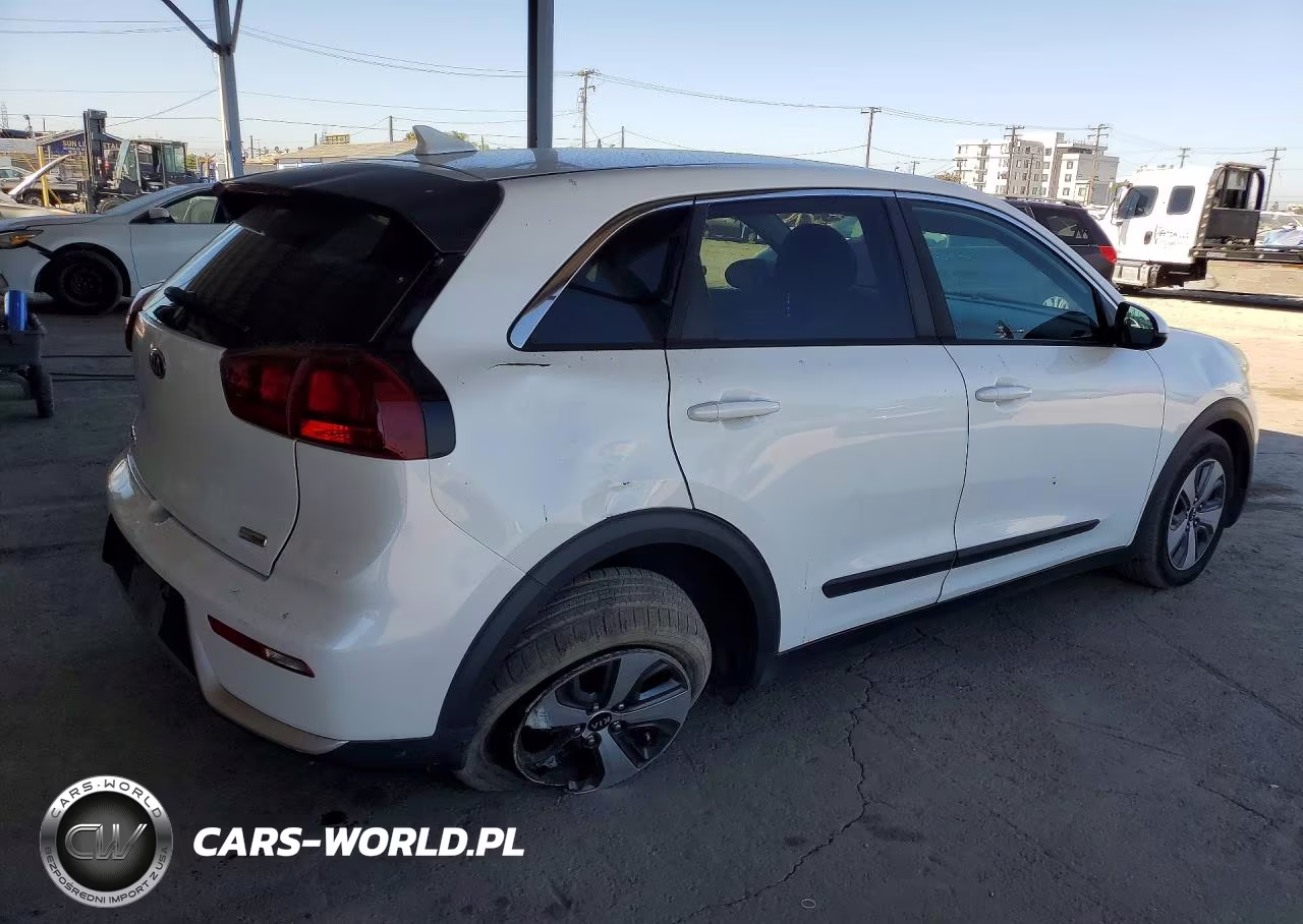 2018 Kia Niro Fe VIN:KNDCB3LC2J5210117 - 3